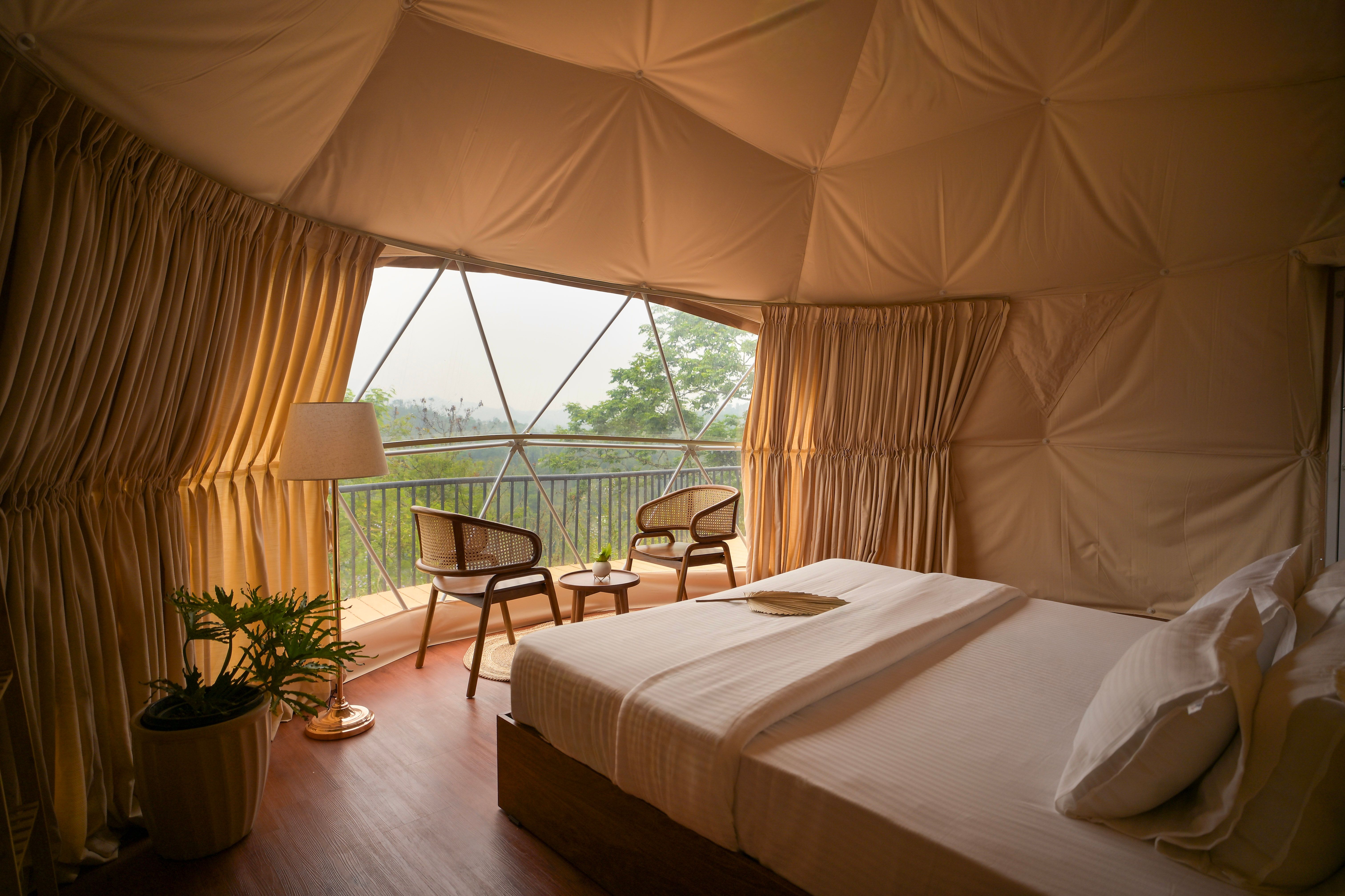  PREMIUM GEODESIC DOMES